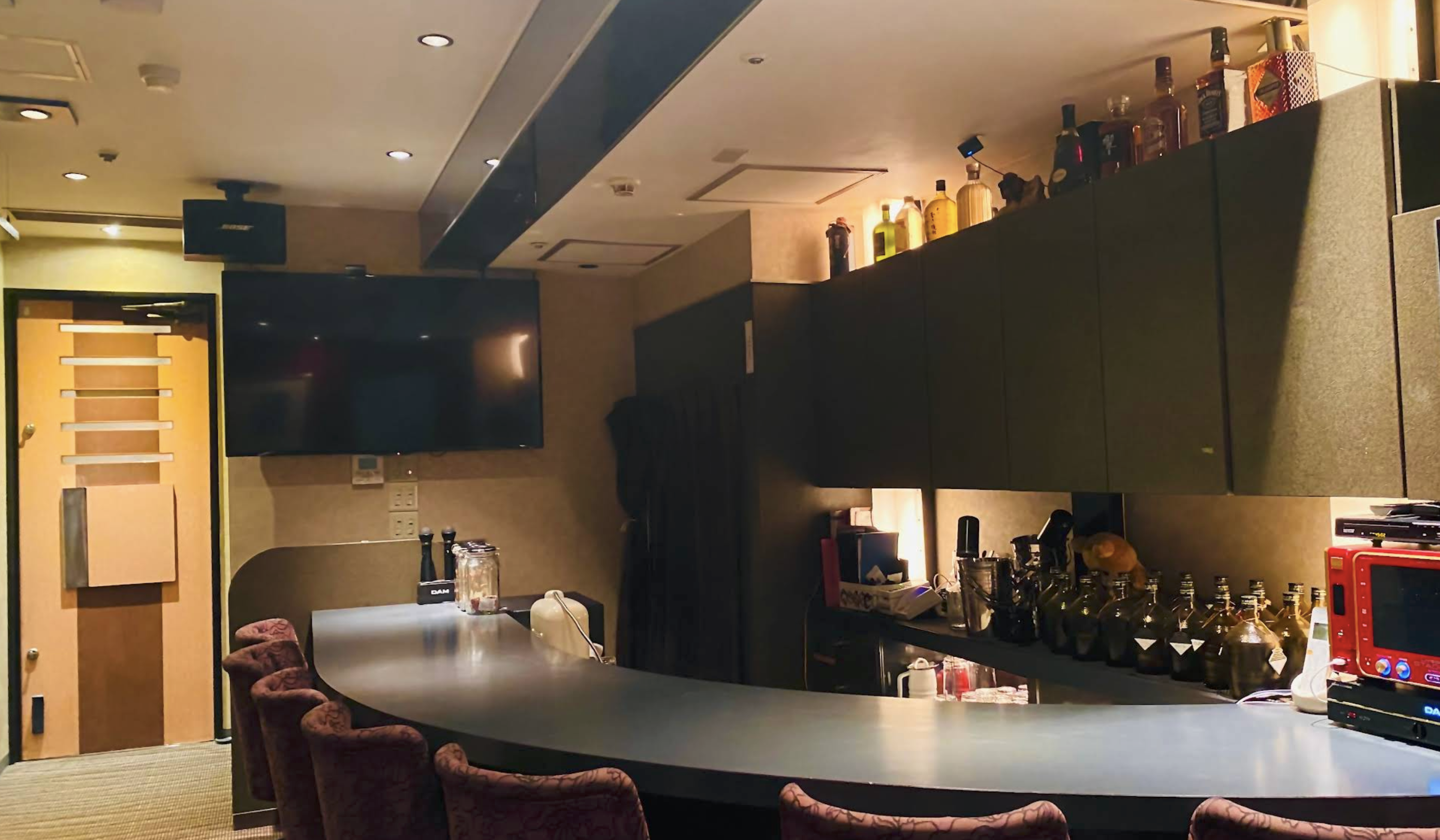 スナック アデージョ 店内写真3